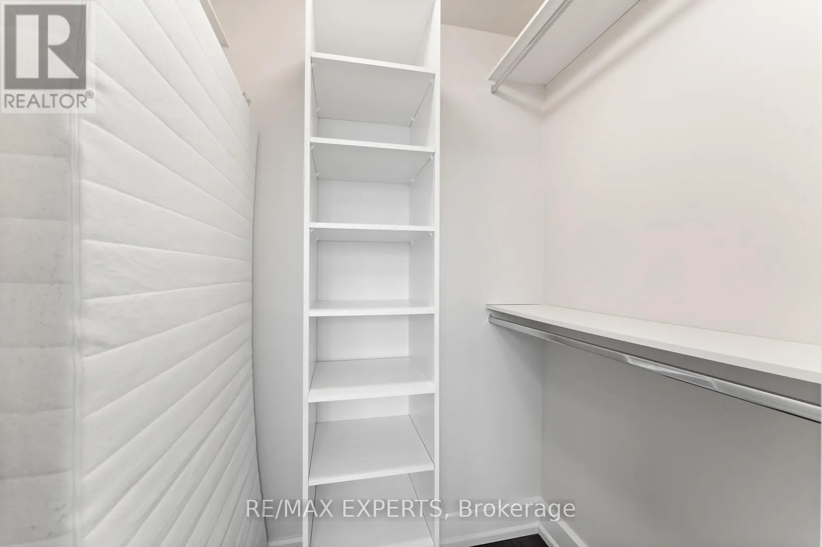 PH08 - 650 SHEPPARD AVENUE