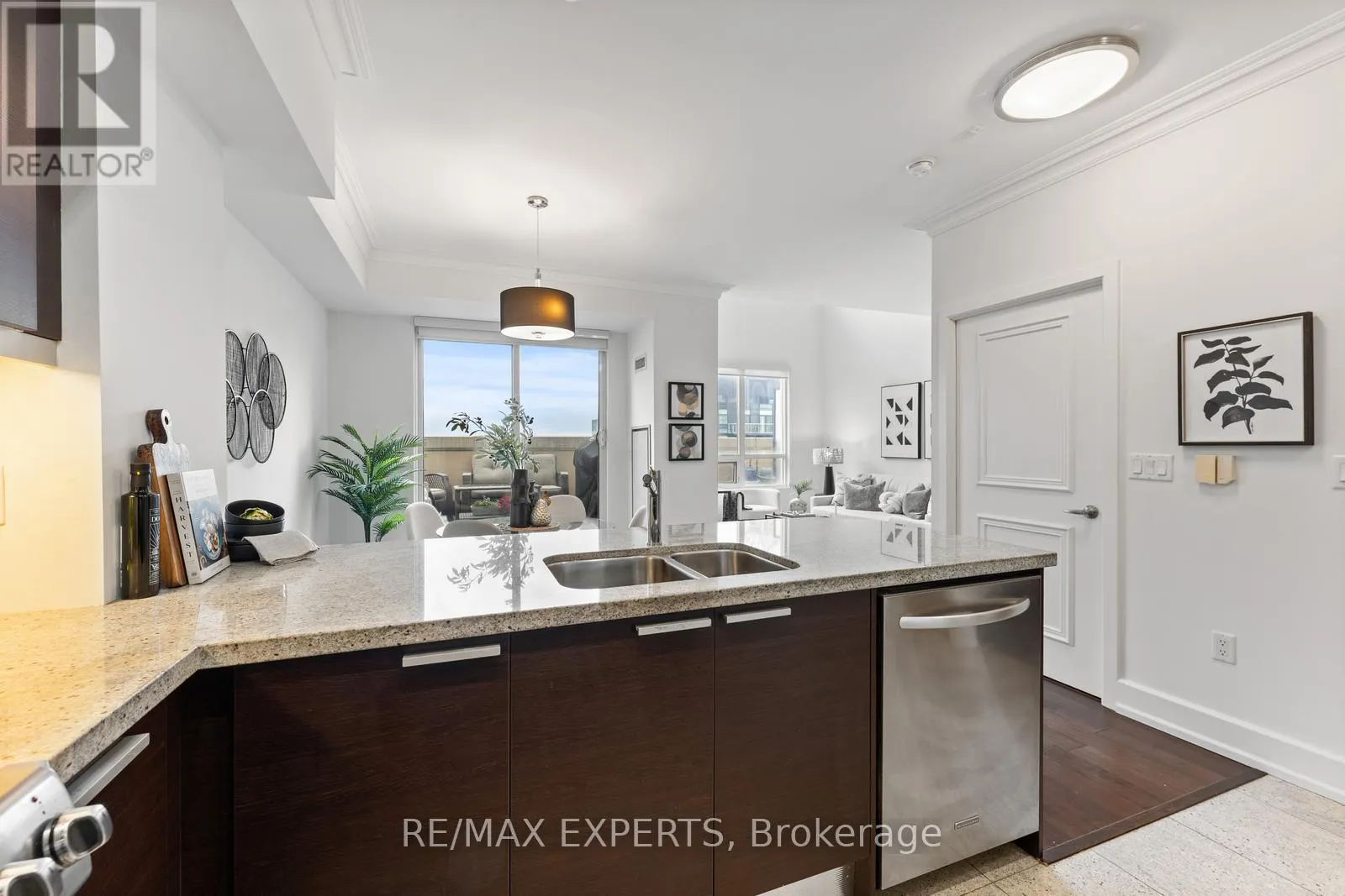 PH08 - 650 SHEPPARD AVENUE