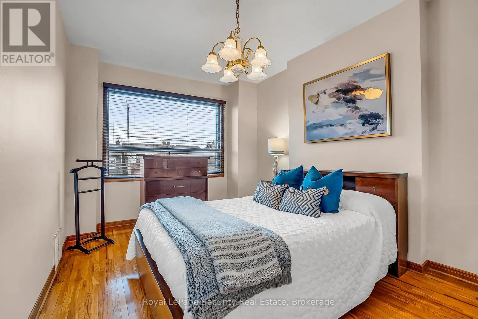 1937 DUFFERIN STREET