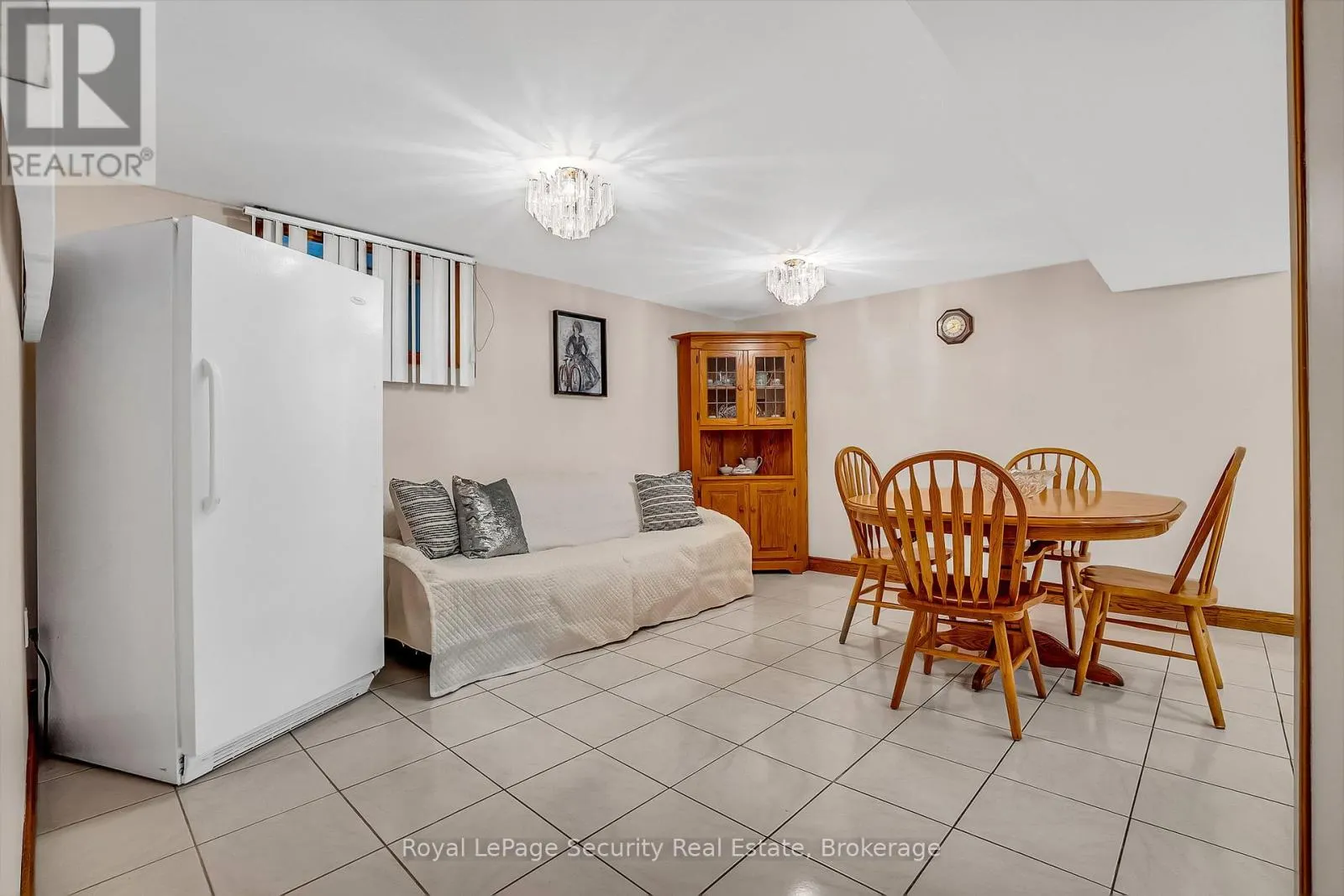 1937 DUFFERIN STREET