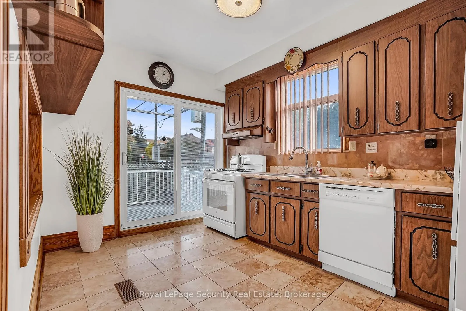 1937 DUFFERIN STREET