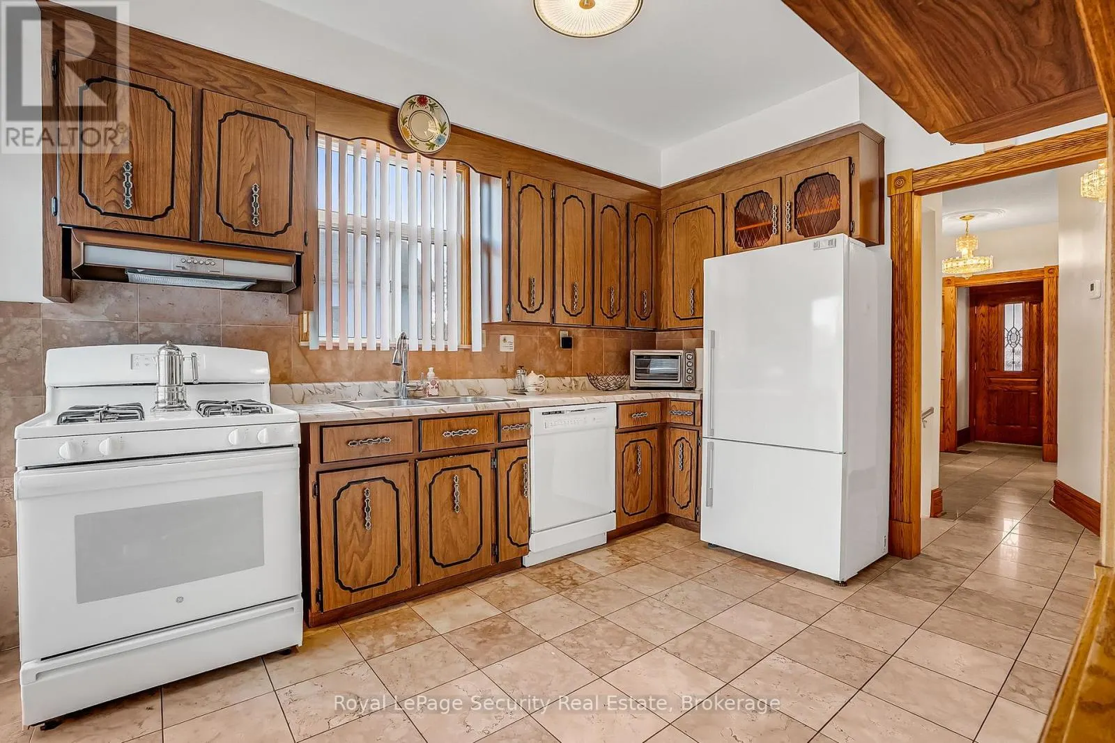 1937 DUFFERIN STREET