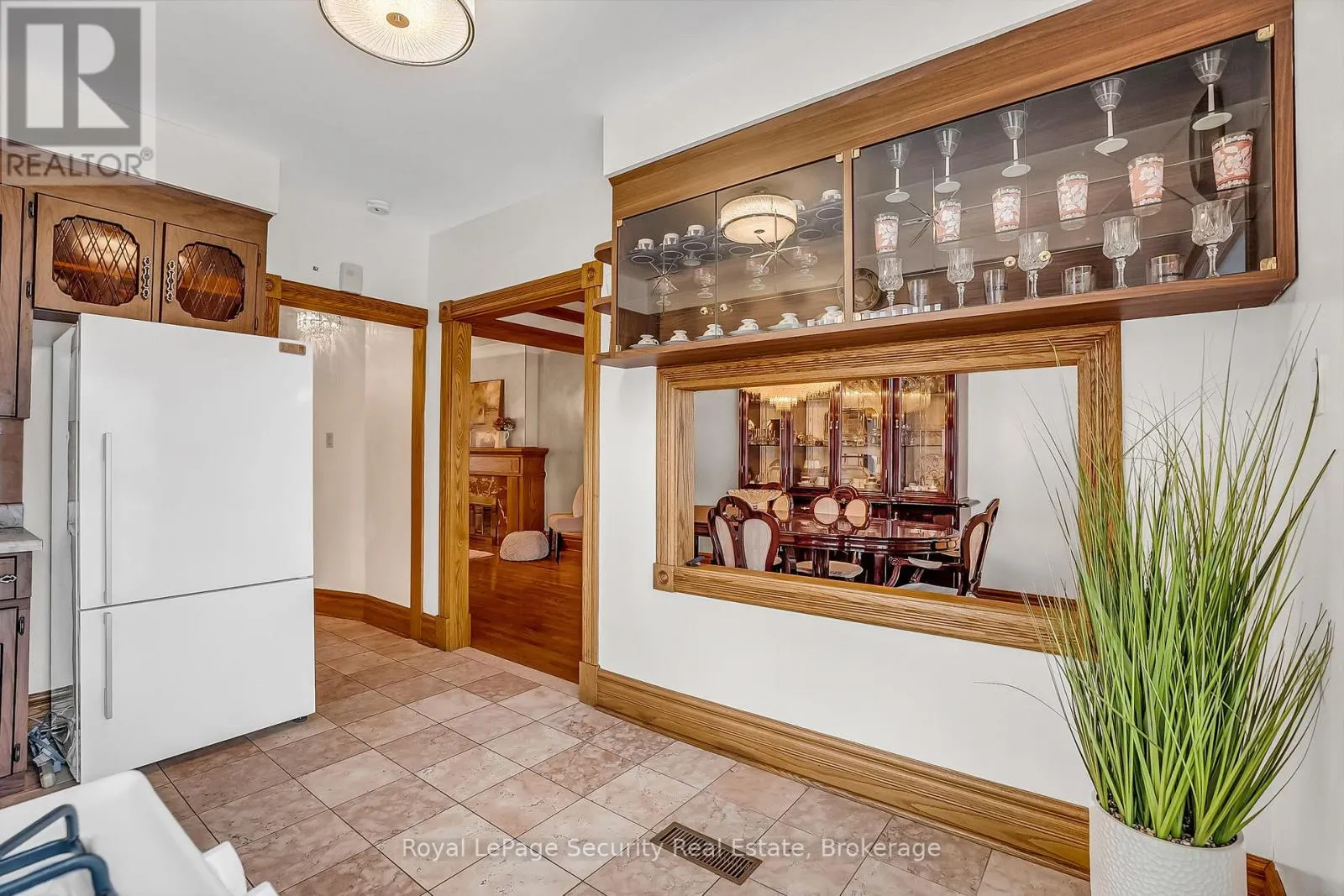 1937 DUFFERIN STREET