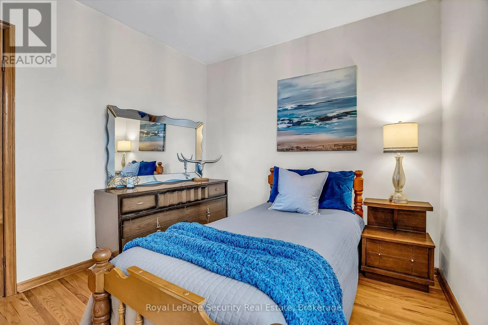 1937 DUFFERIN STREET