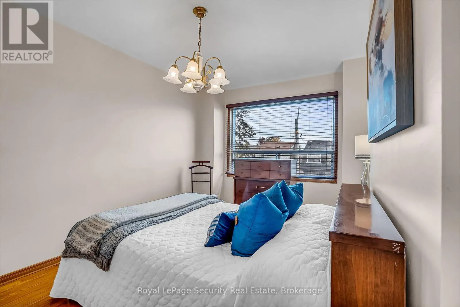 1937 DUFFERIN STREET