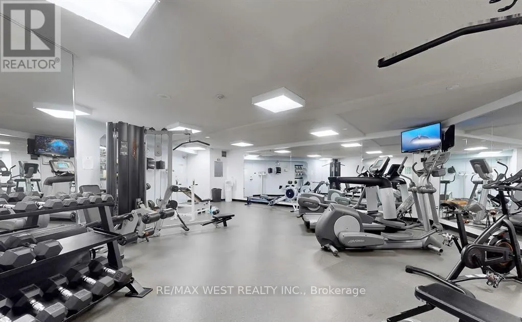 2703 - 270 QUEENS QUAY W