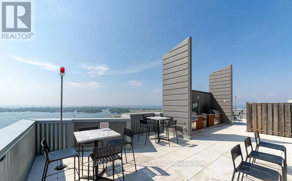 2703 - 270 QUEENS QUAY W