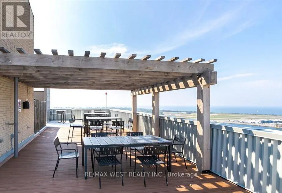 2703 - 270 QUEENS QUAY W