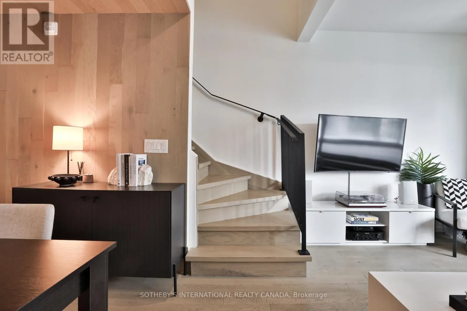 302 - 45 DOVERCOURT ROAD