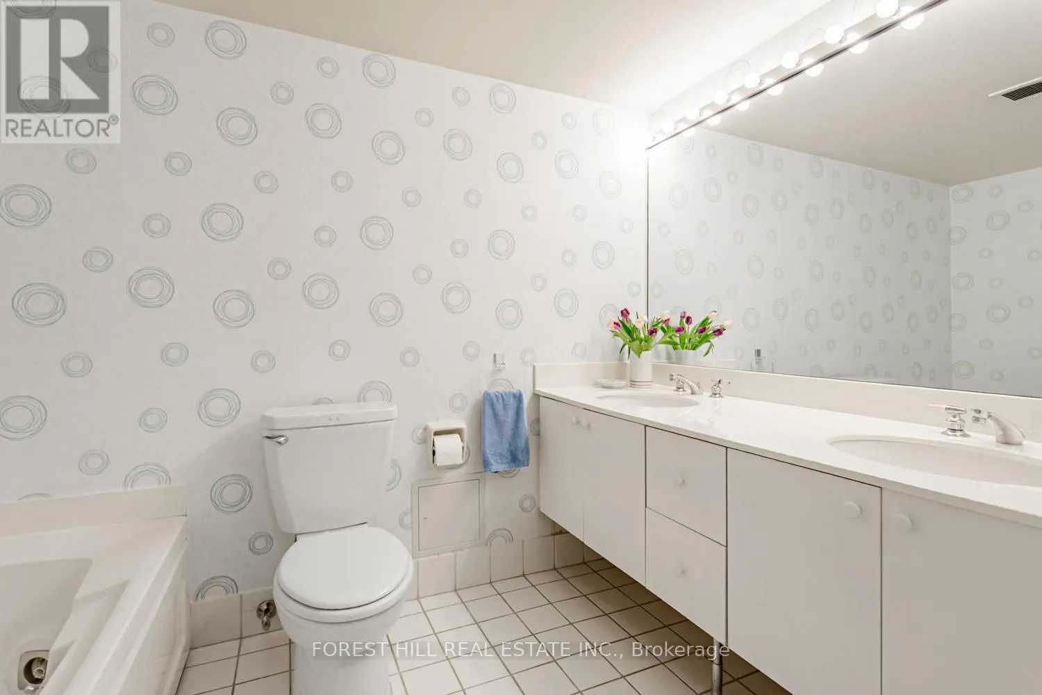 307 - 18 LOWER VILLAGE GATE