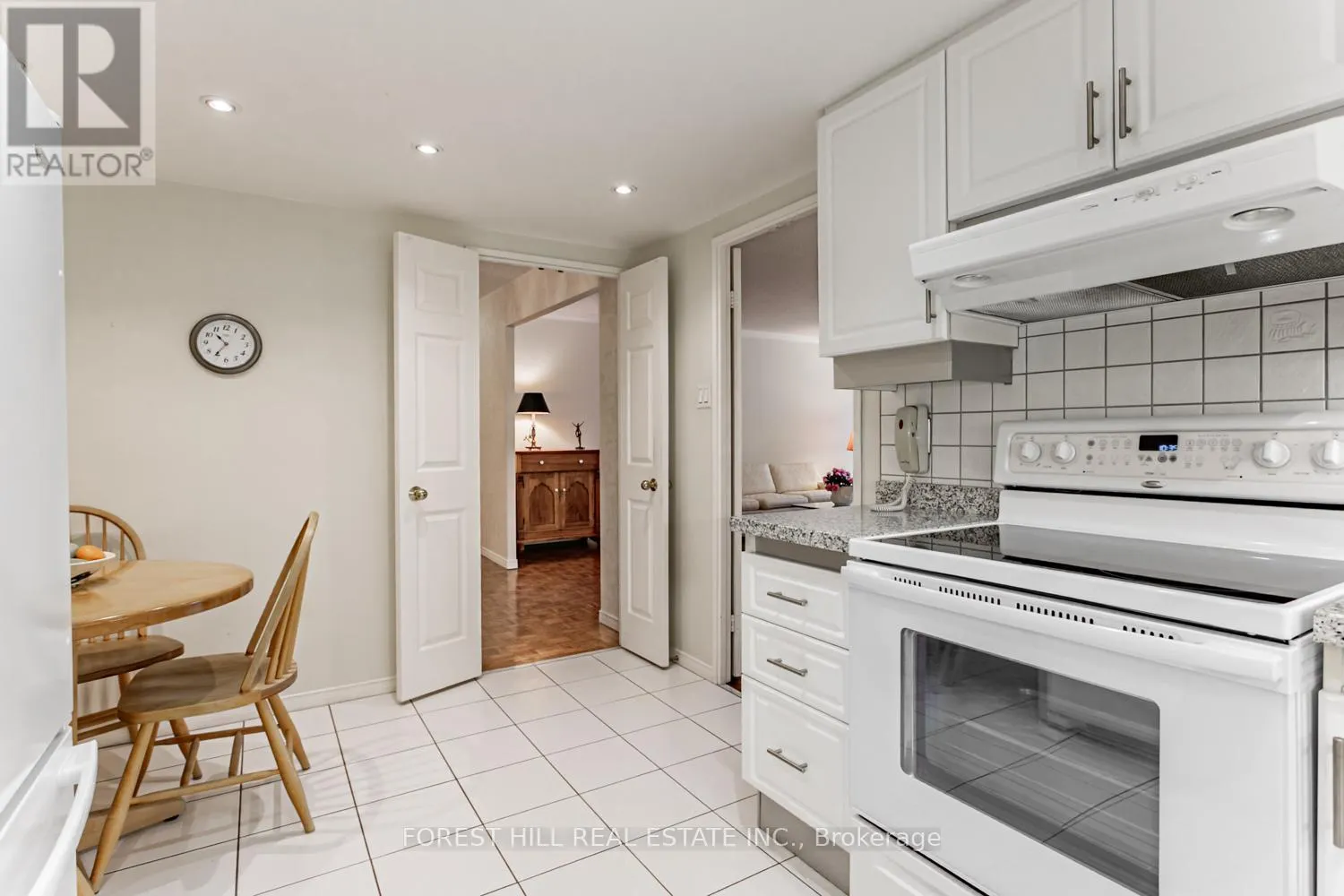 307 - 18 LOWER VILLAGE GATE