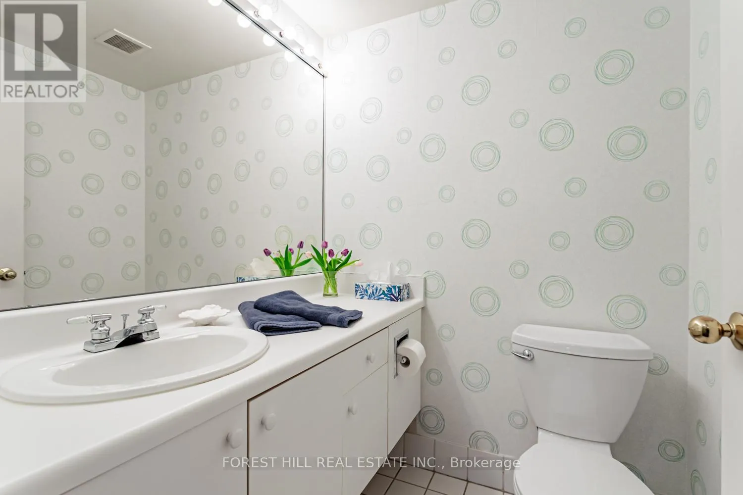 307 - 18 LOWER VILLAGE GATE