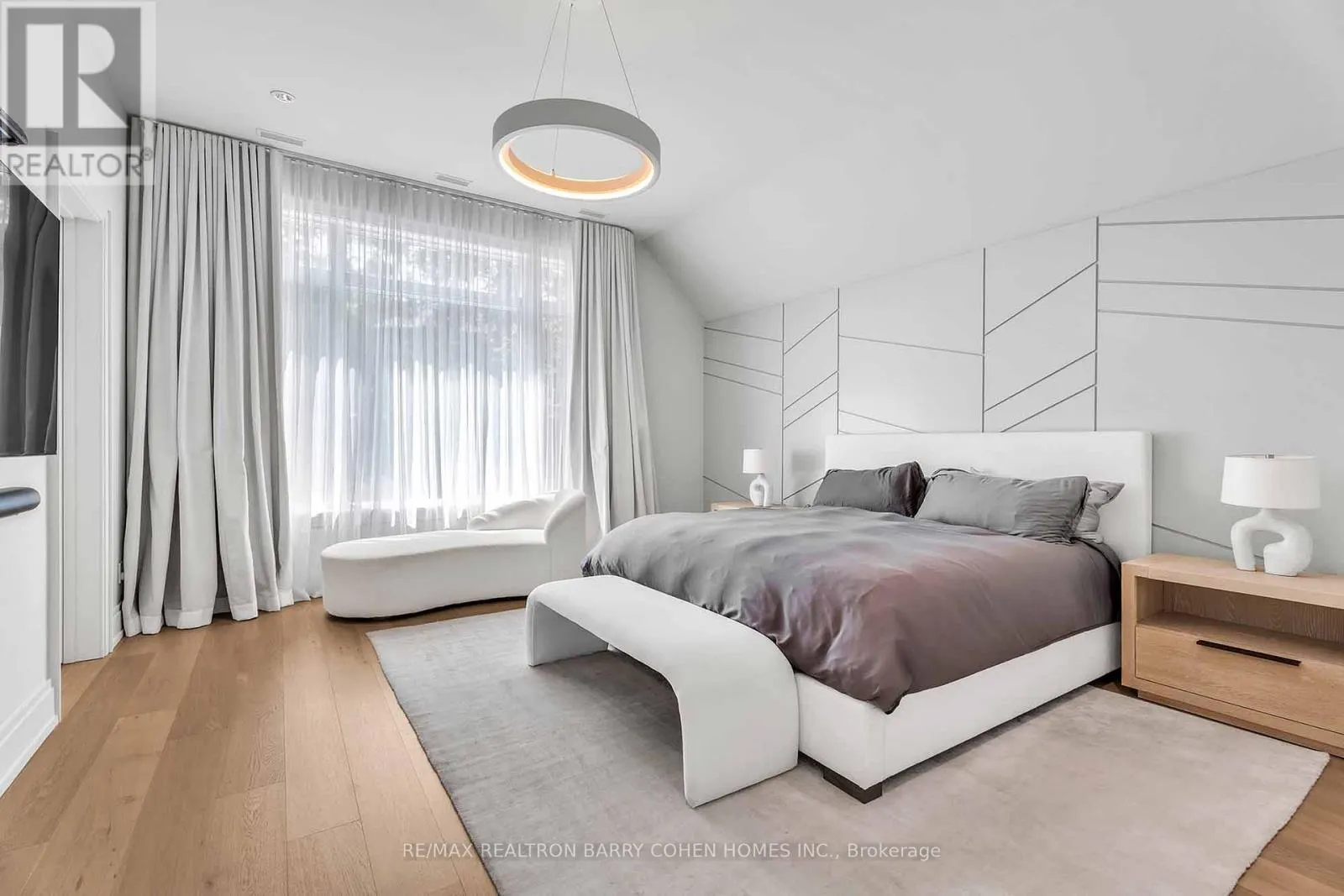 91 LAWRENCE CRESCENT