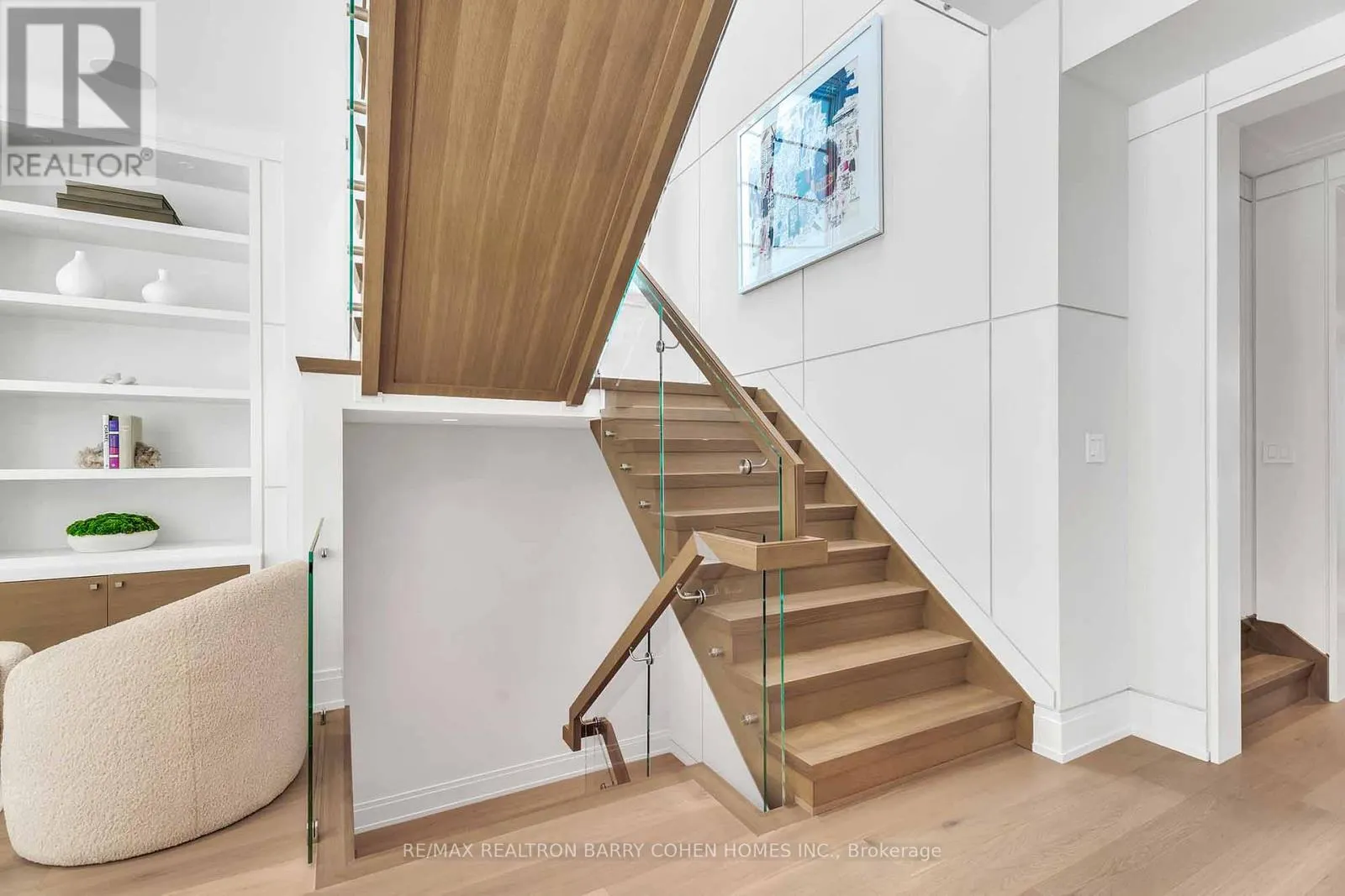 91 LAWRENCE CRESCENT