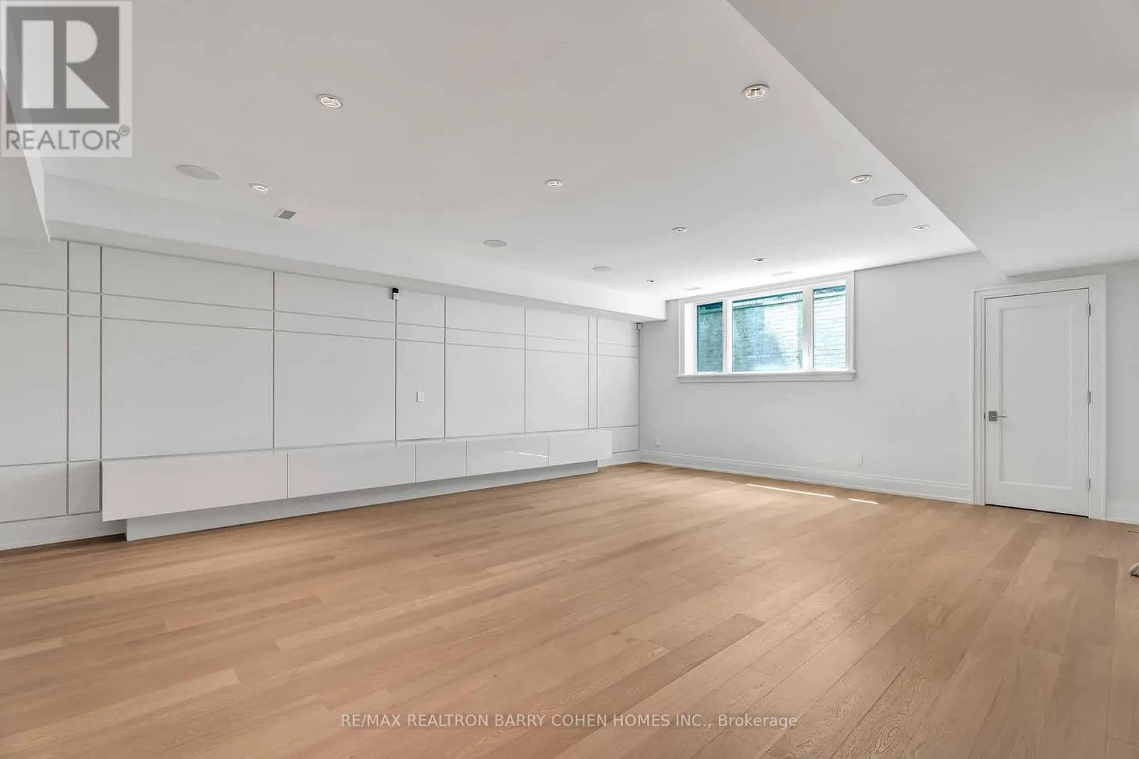 91 LAWRENCE CRESCENT