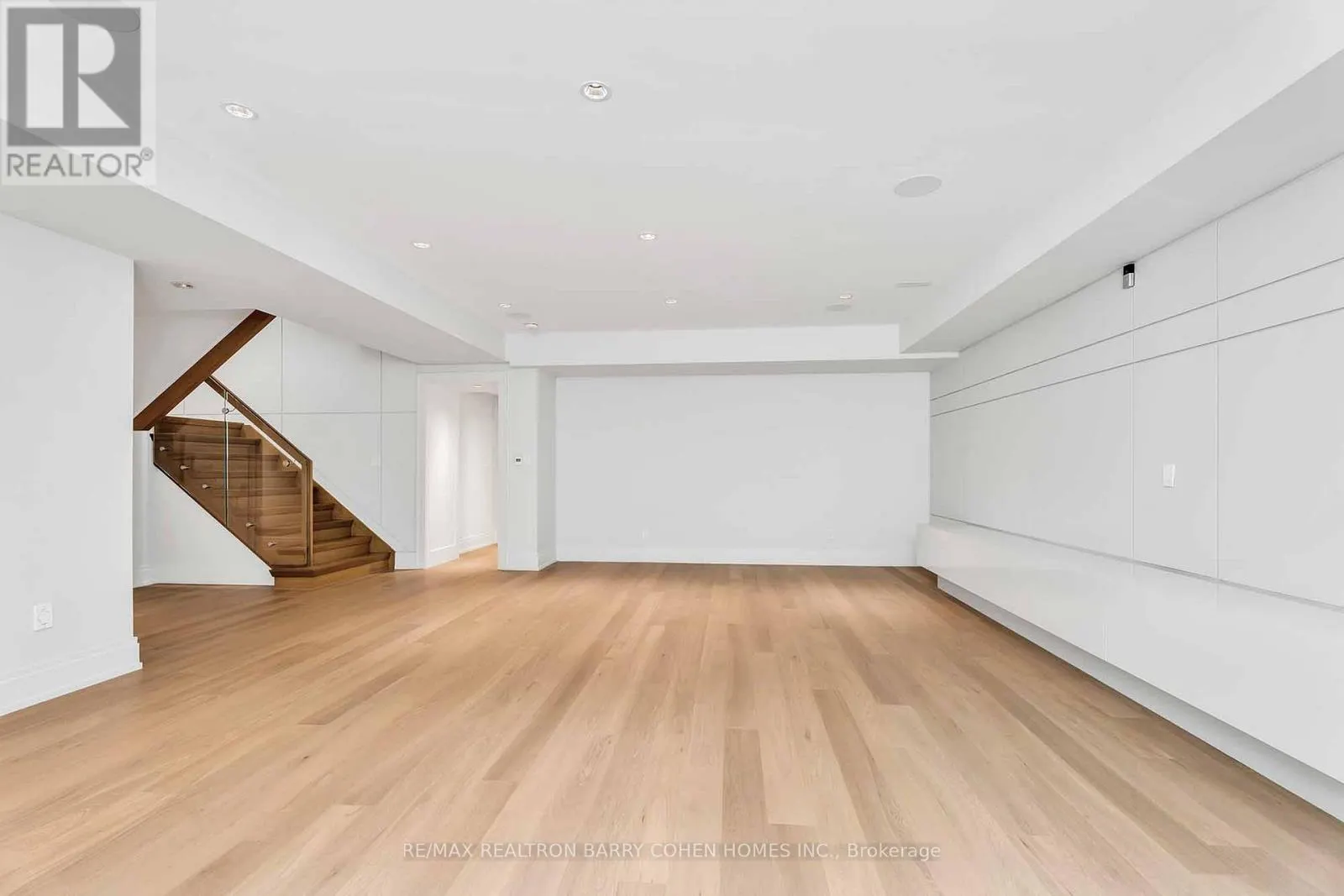 91 LAWRENCE CRESCENT