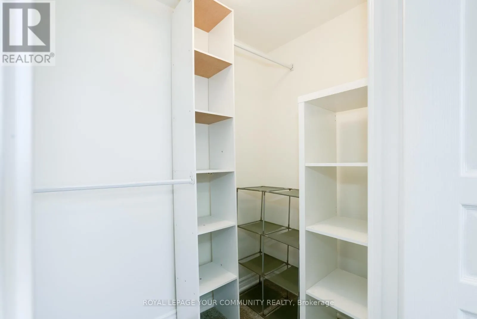 467 - 313 RICHMOND STREET E