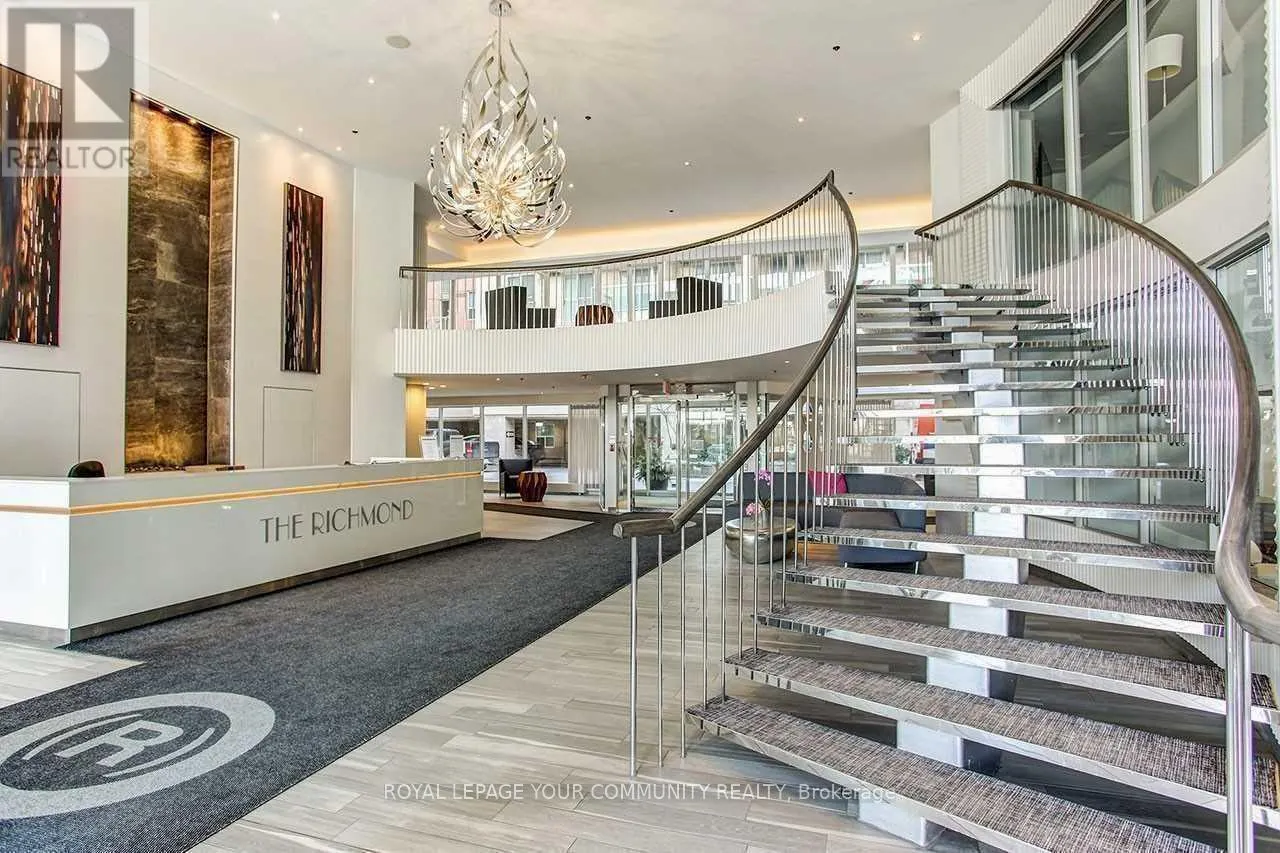 467 - 313 RICHMOND STREET E