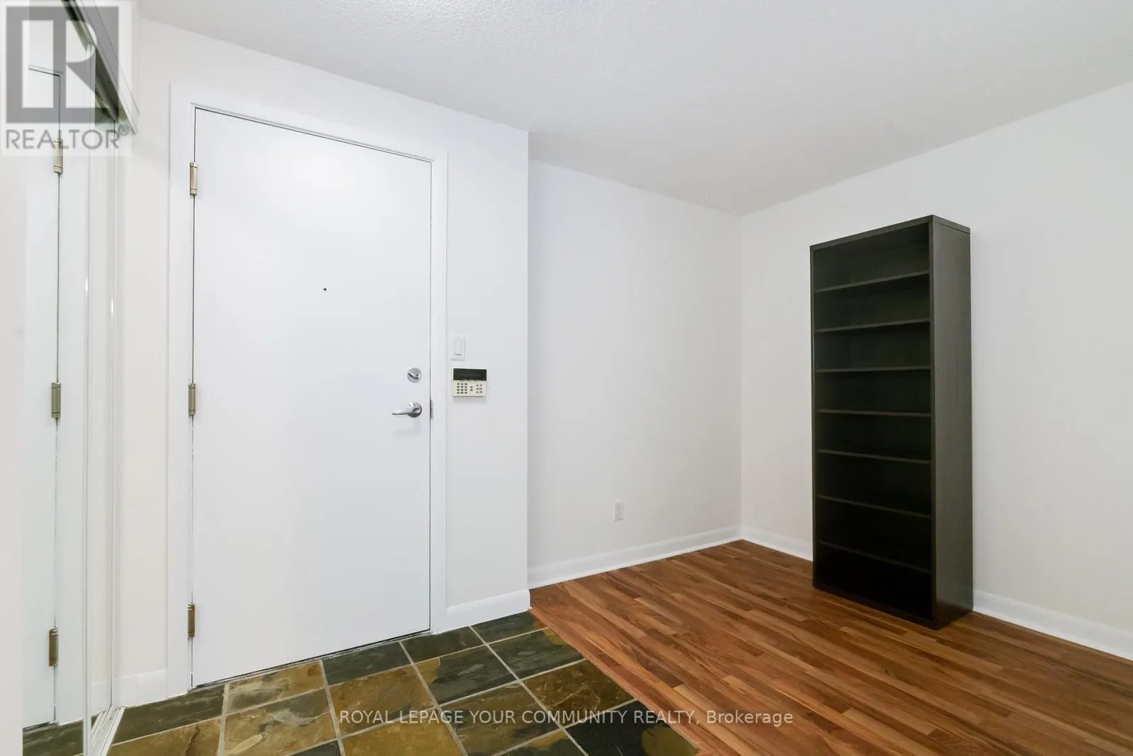 467 - 313 RICHMOND STREET E