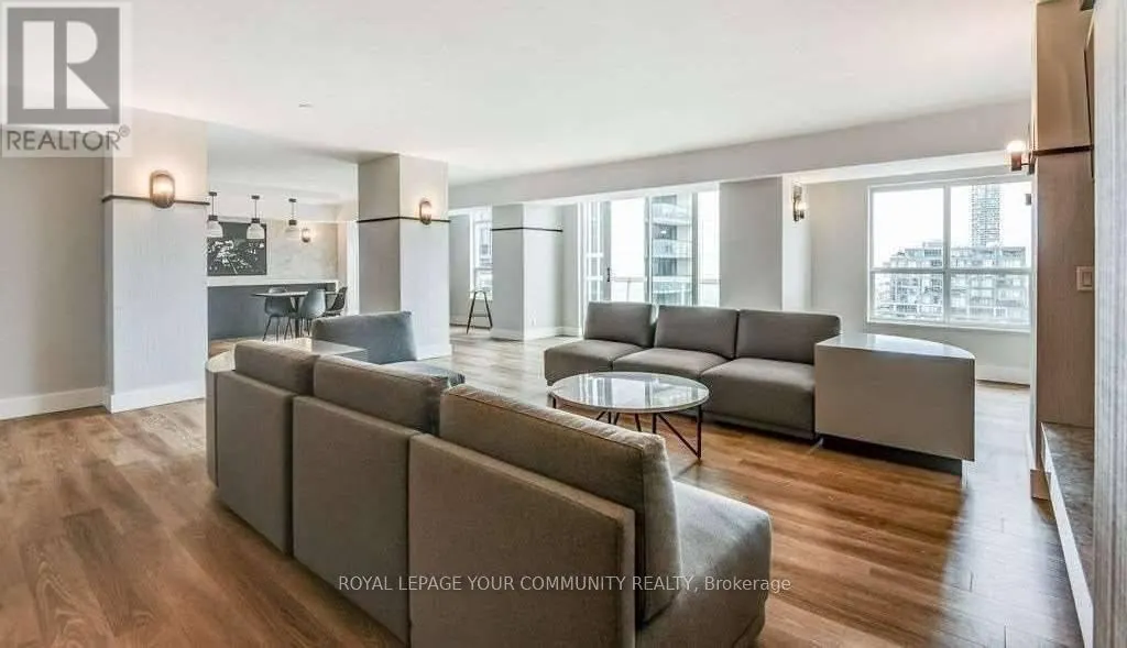 467 - 313 RICHMOND STREET E