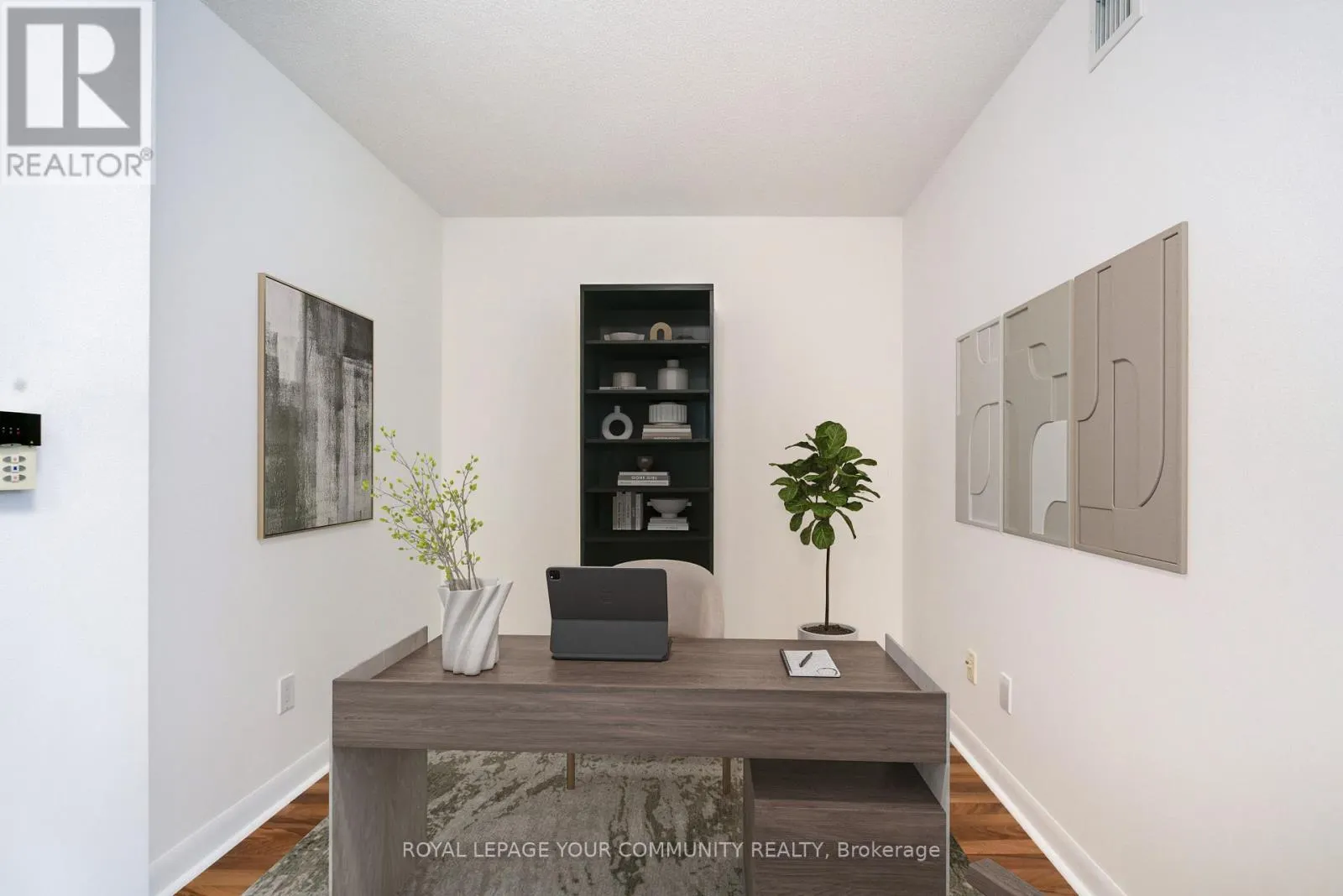 467 - 313 RICHMOND STREET E