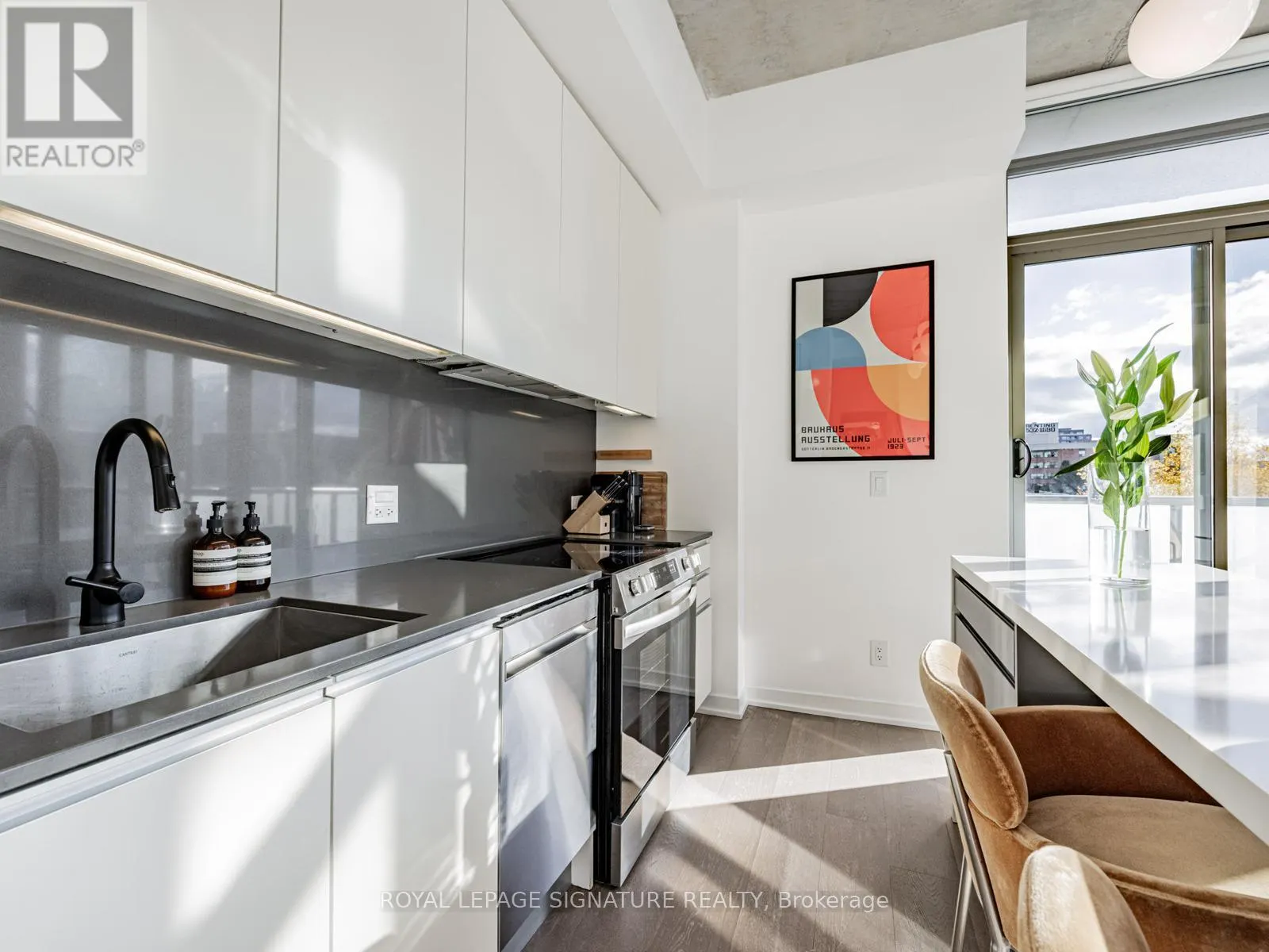 514 - 8 GLADSTONE AVENUE