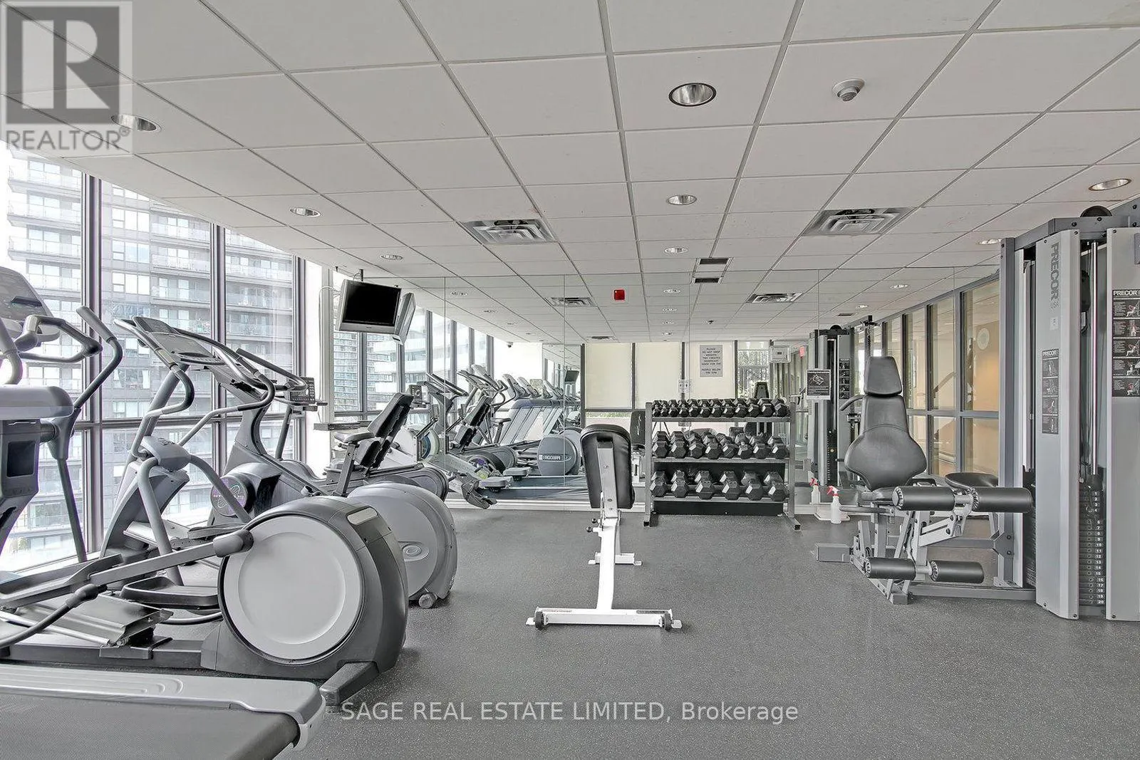 912 - 24 WELLESLEY STREET W