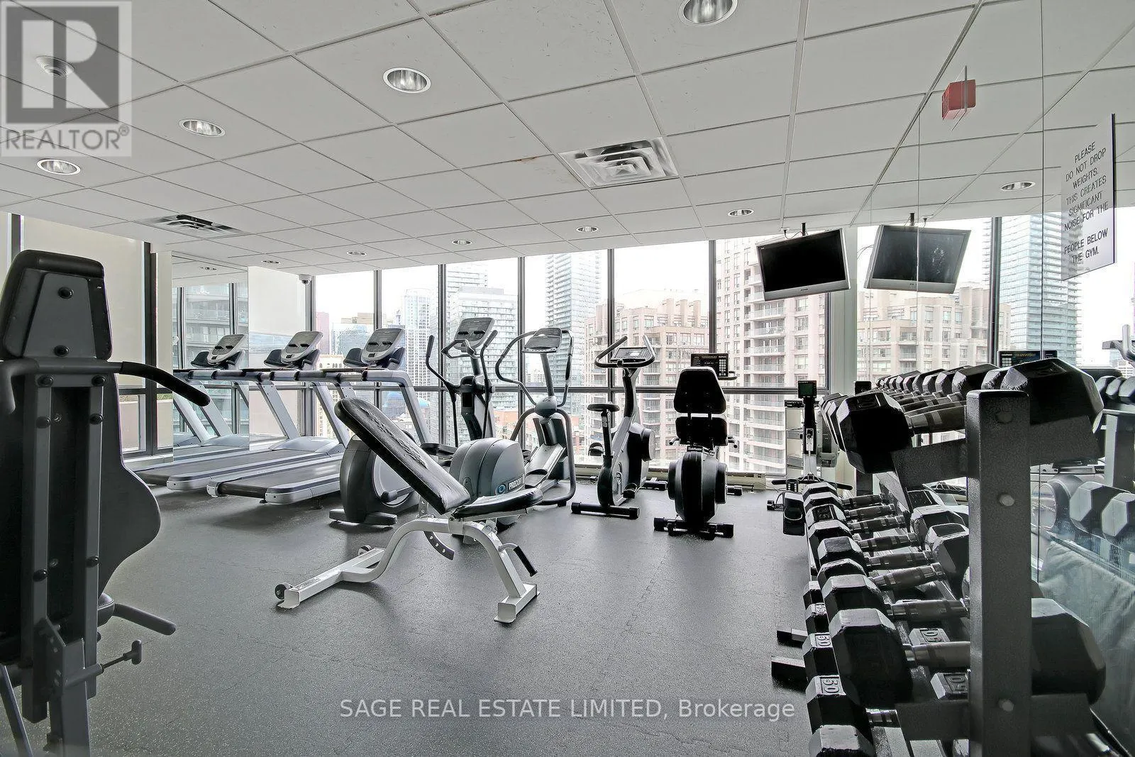 912 - 24 WELLESLEY STREET W