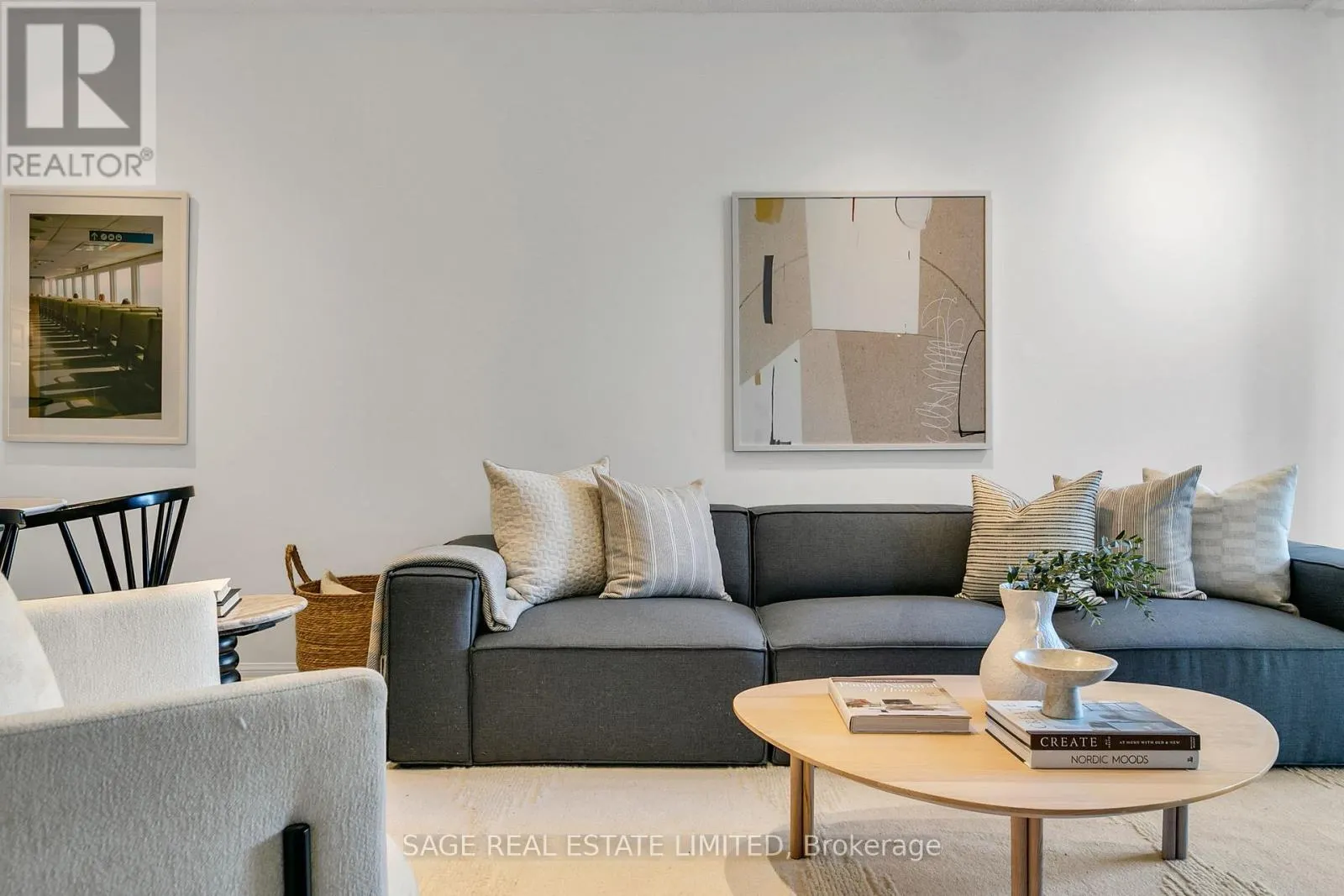 912 - 24 WELLESLEY STREET W