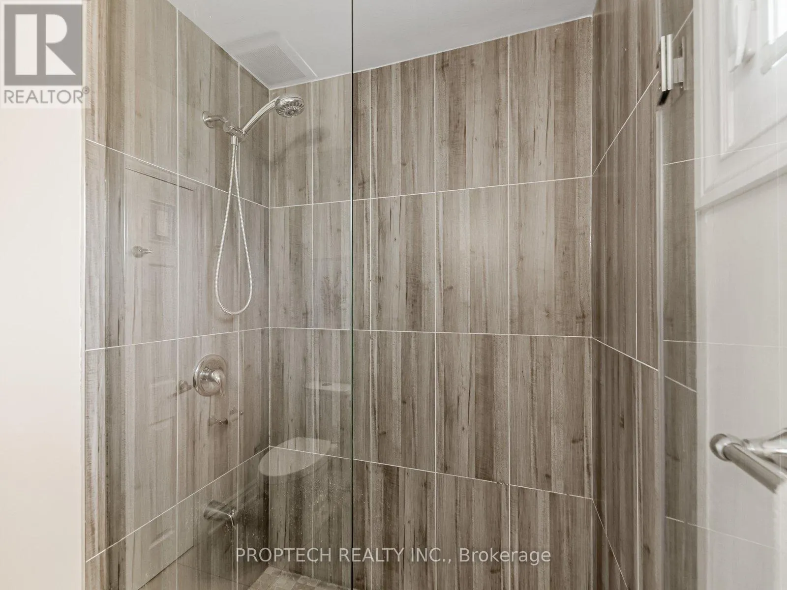 16 SHAUNAVON HEIGHTS CRESCENT