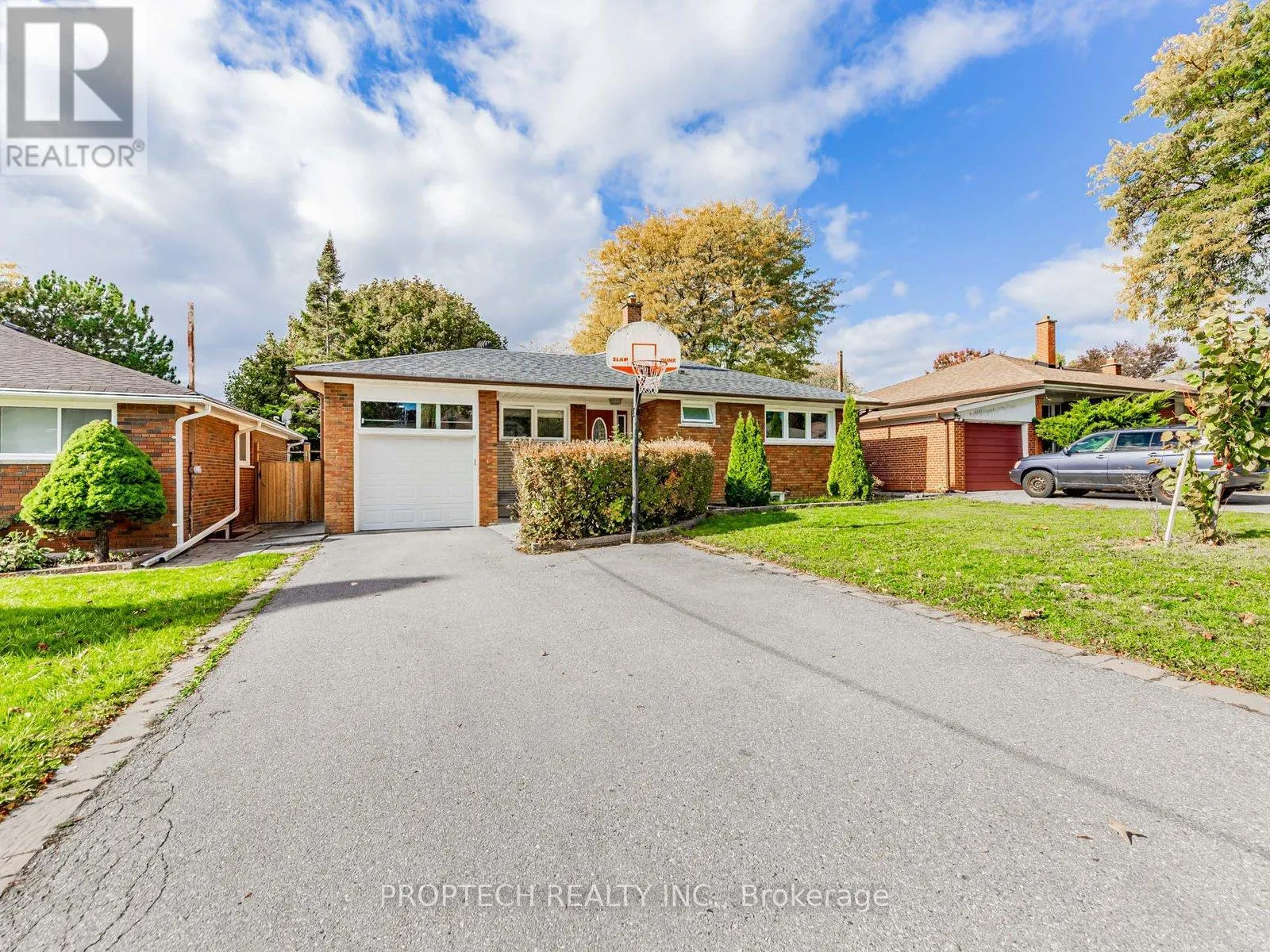 16 SHAUNAVON HEIGHTS CRESCENT