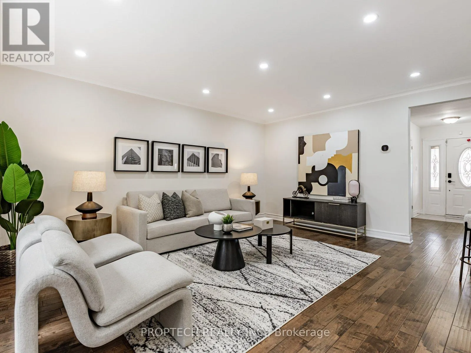 16 SHAUNAVON HEIGHTS CRESCENT