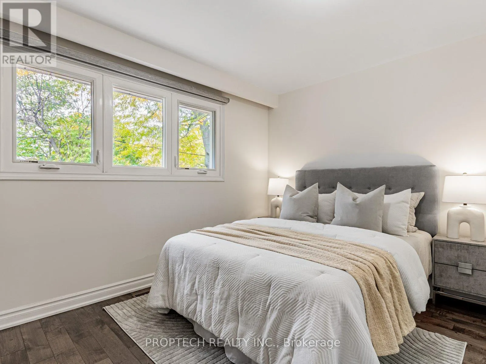 16 SHAUNAVON HEIGHTS CRESCENT