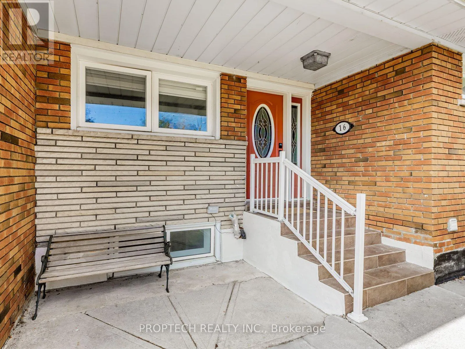 16 SHAUNAVON HEIGHTS CRESCENT