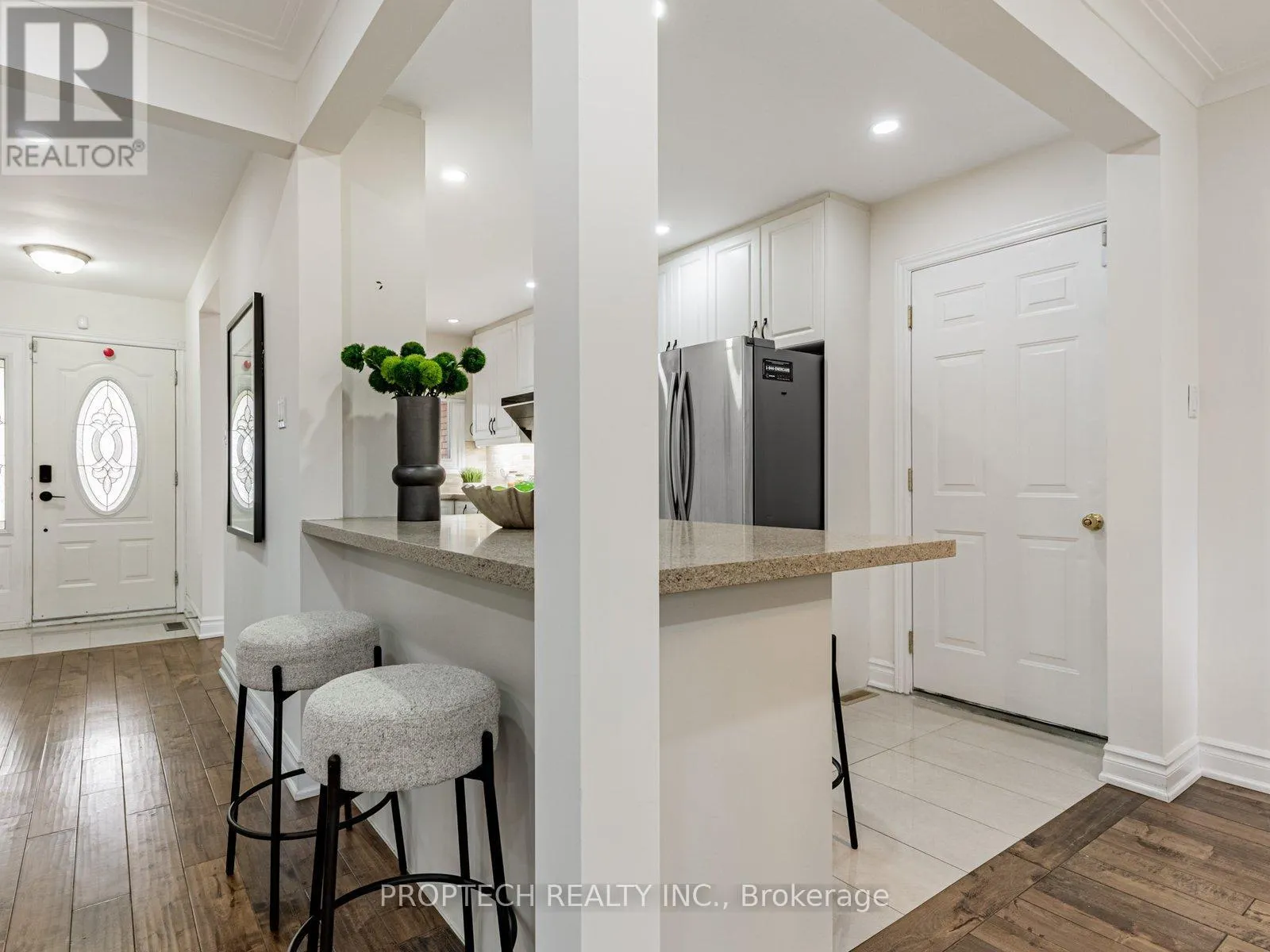 16 SHAUNAVON HEIGHTS CRESCENT