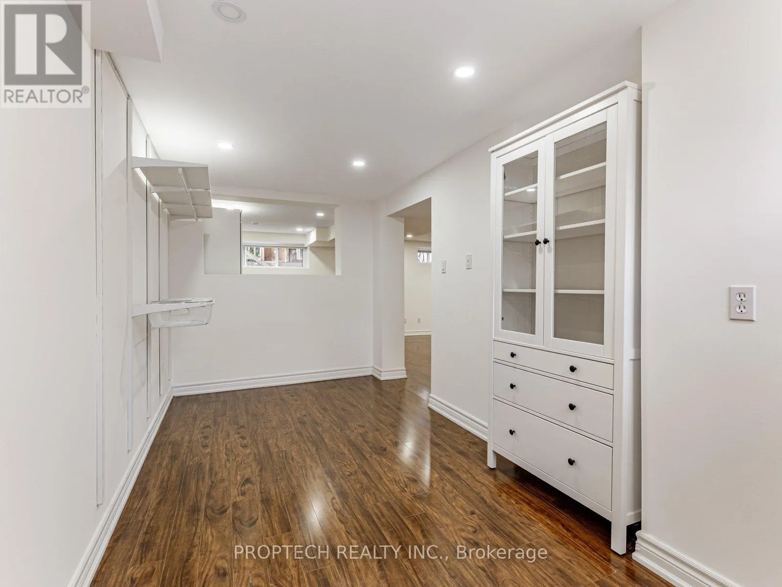 16 SHAUNAVON HEIGHTS CRESCENT