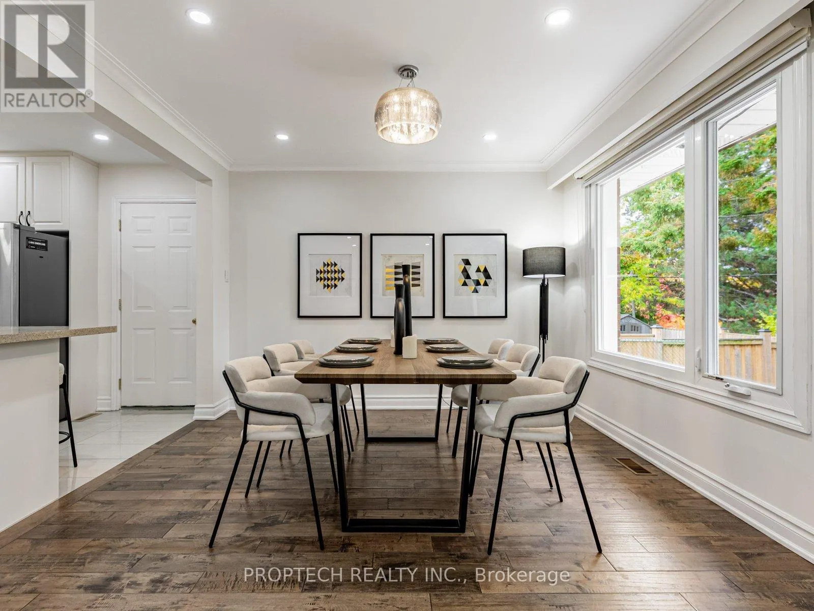 16 SHAUNAVON HEIGHTS CRESCENT