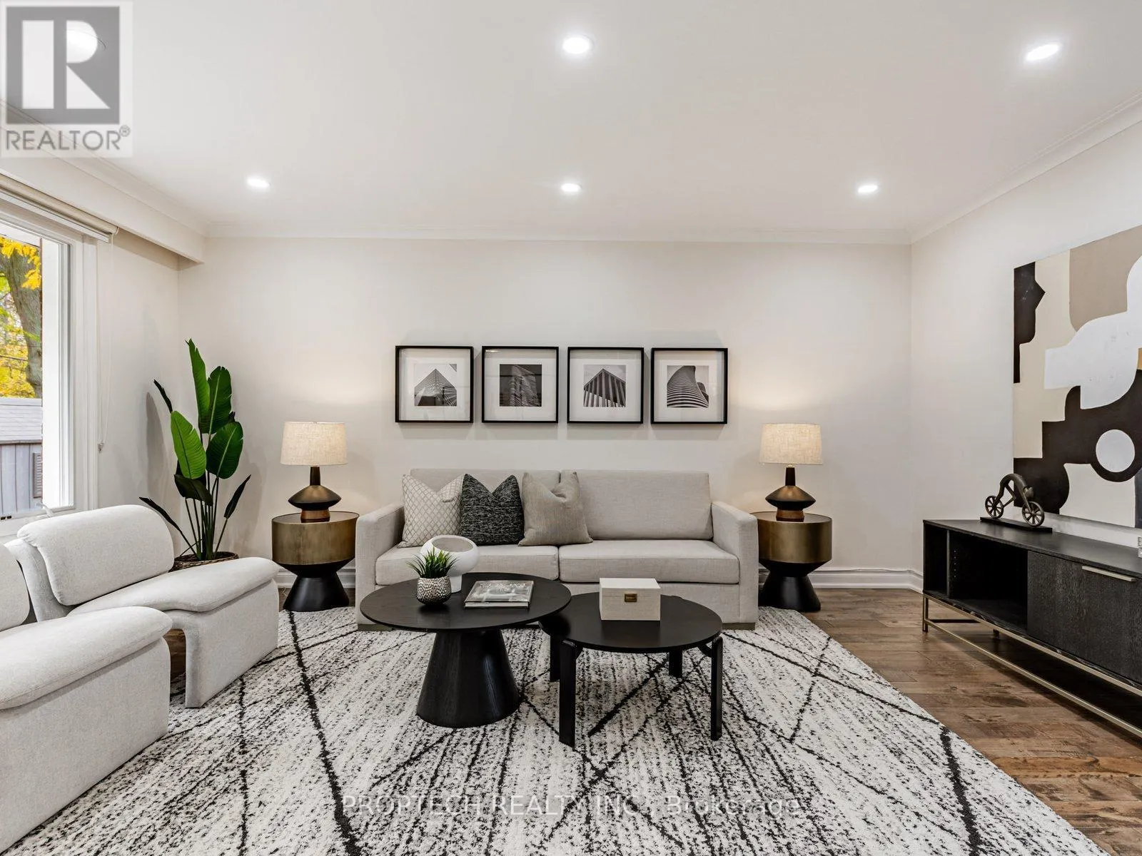 16 SHAUNAVON HEIGHTS CRESCENT