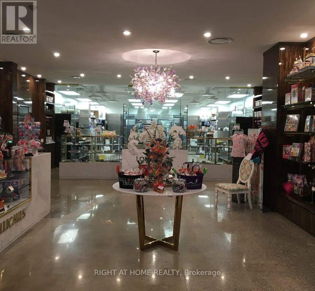 29 - 500 LAWRENCE AVENUE