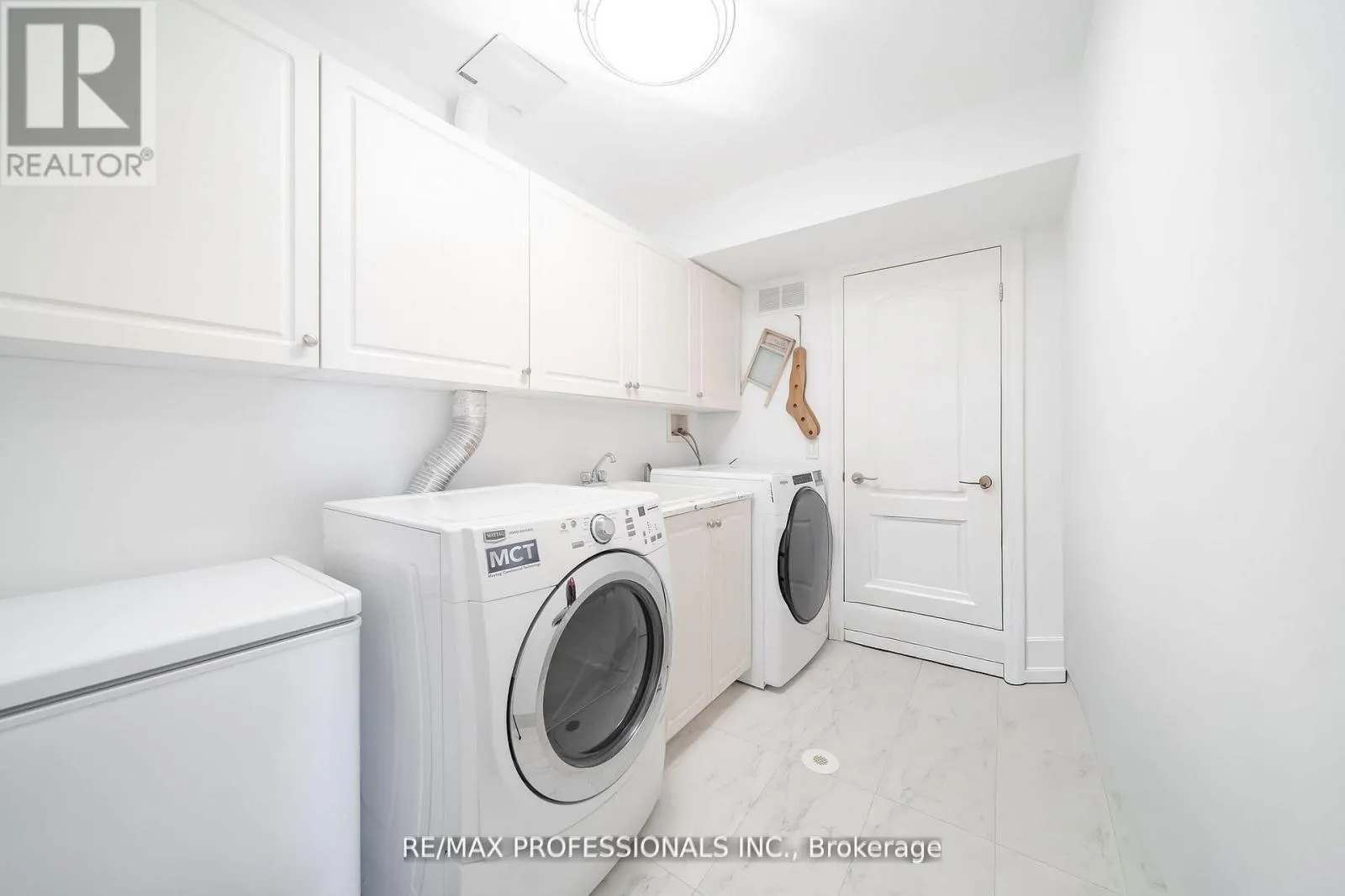 205 - 1111 AVENUE ROAD