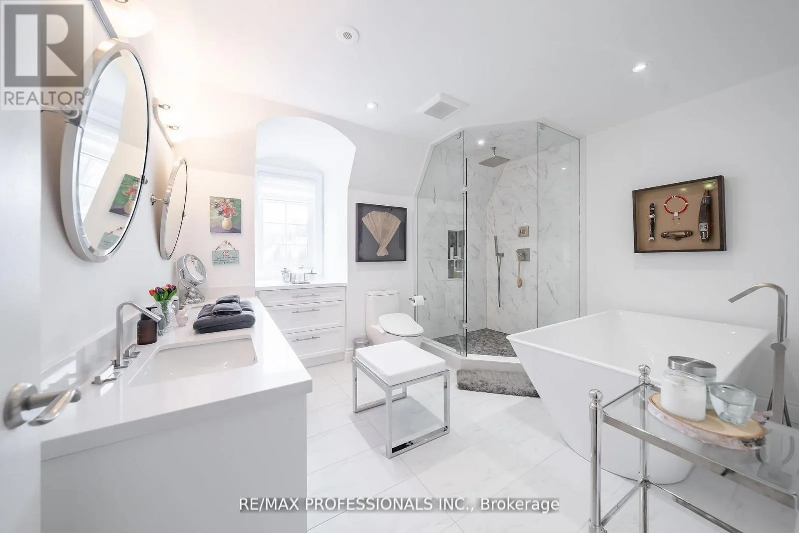 205 - 1111 AVENUE ROAD