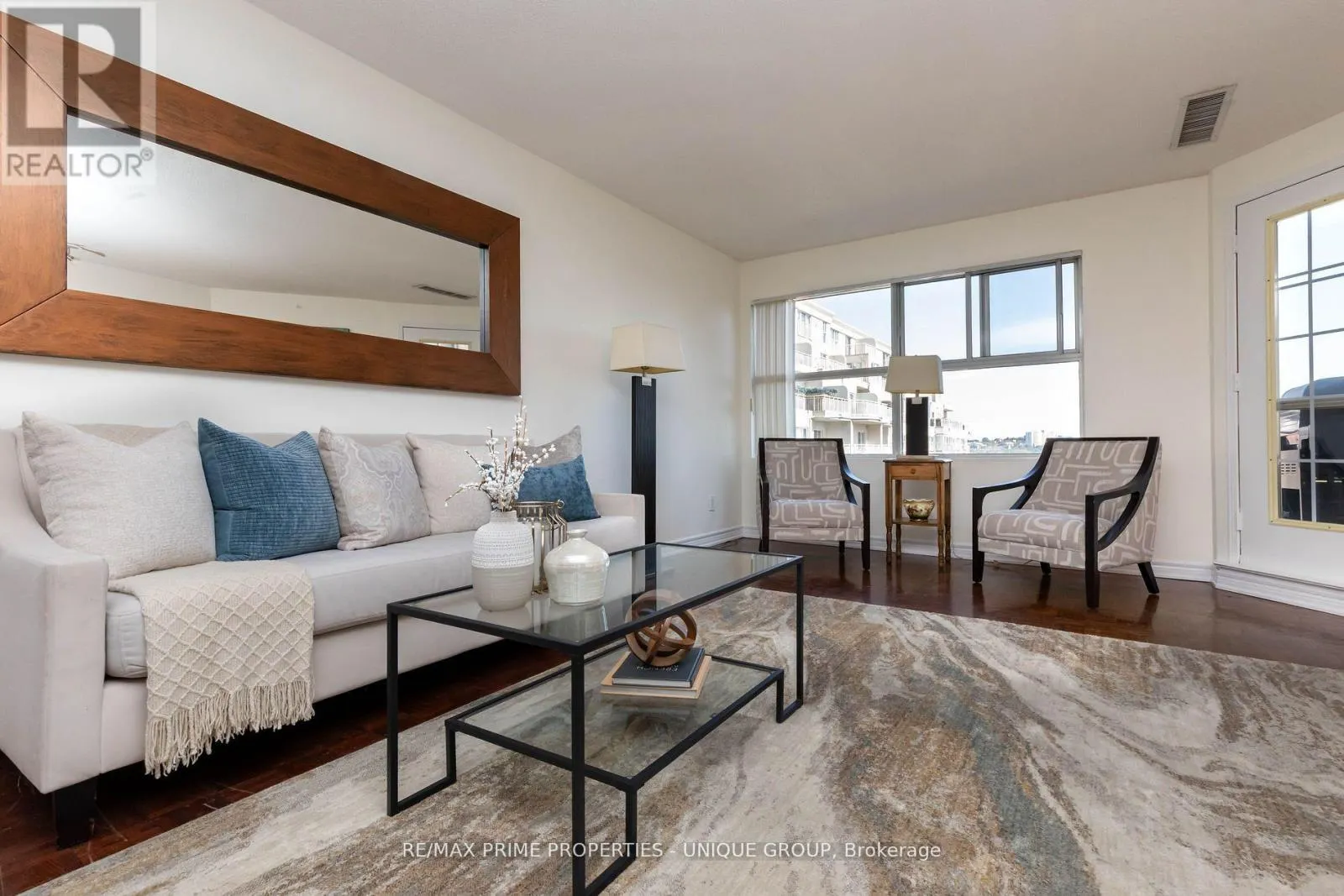 808 - 18 CONCORDE PLACE