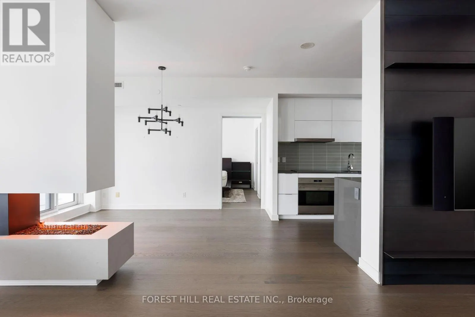 6805 - 1 BLOOR STREET E