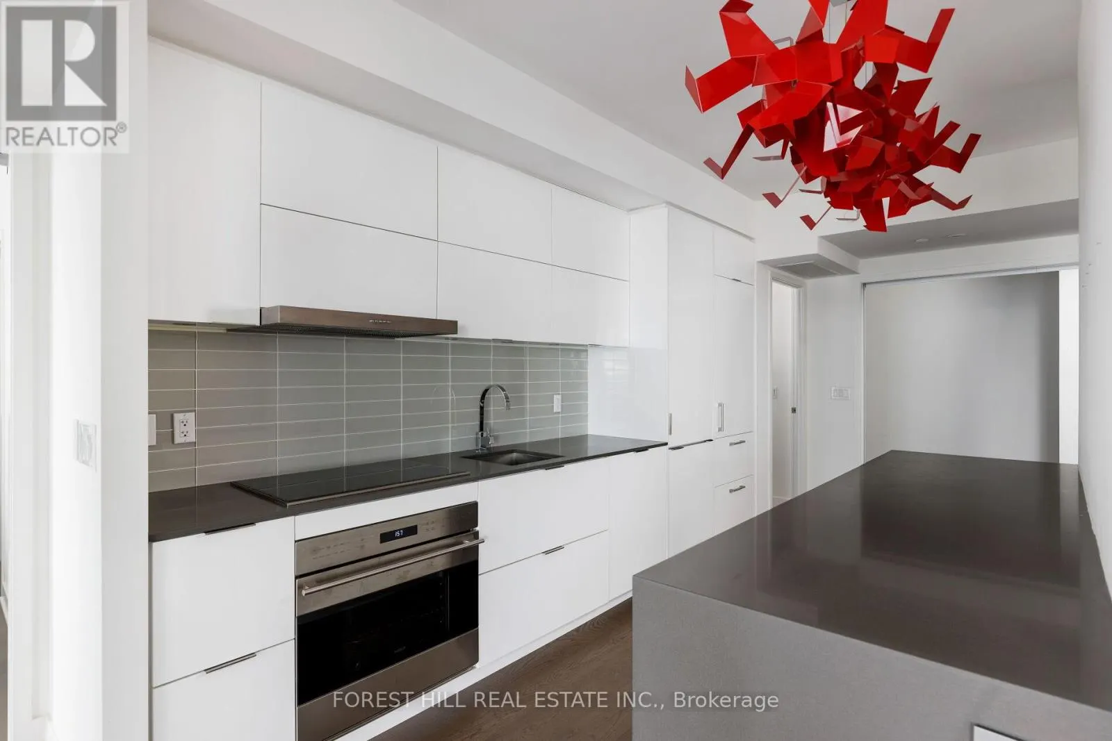 6805 - 1 BLOOR STREET E