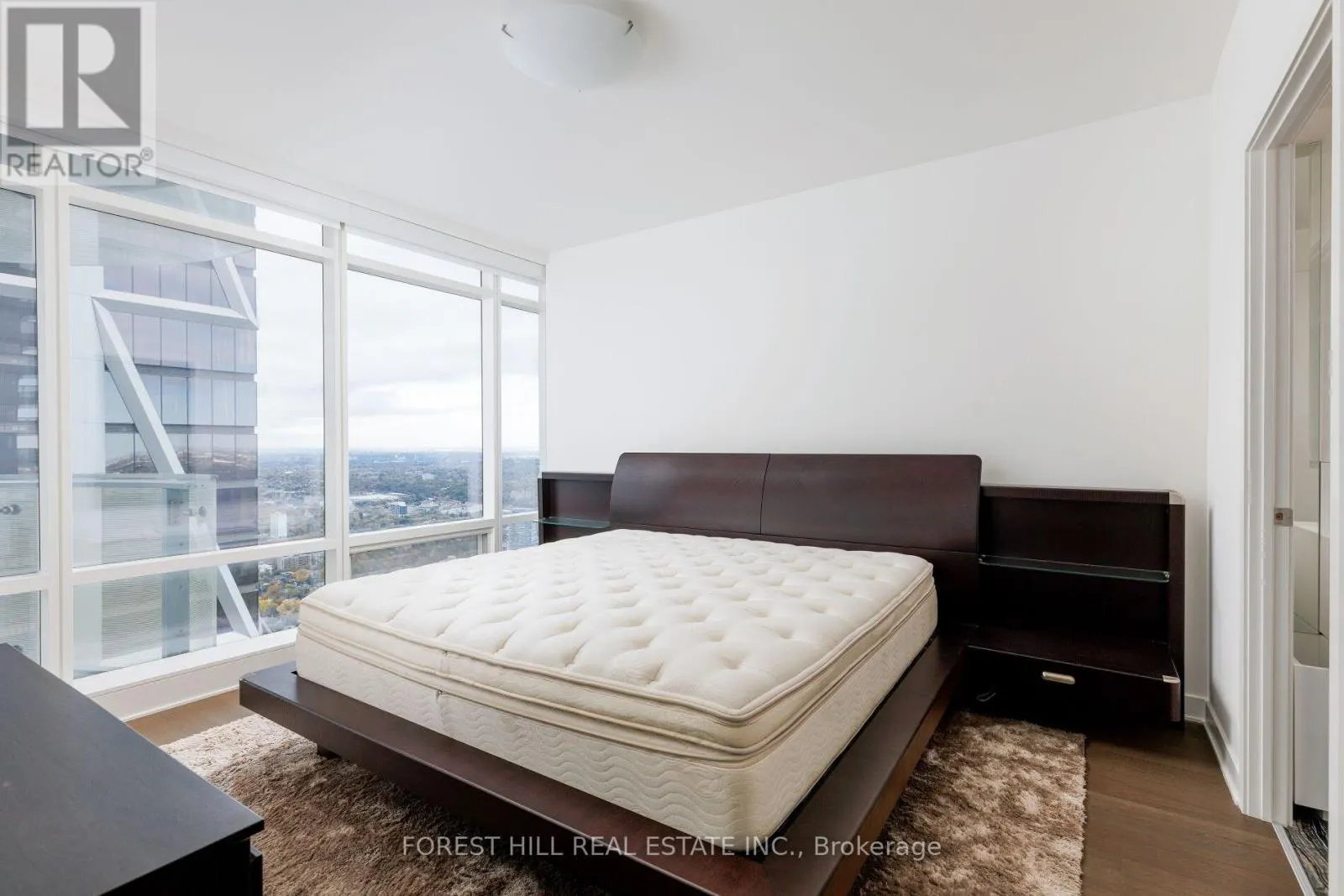 6805 - 1 BLOOR STREET E