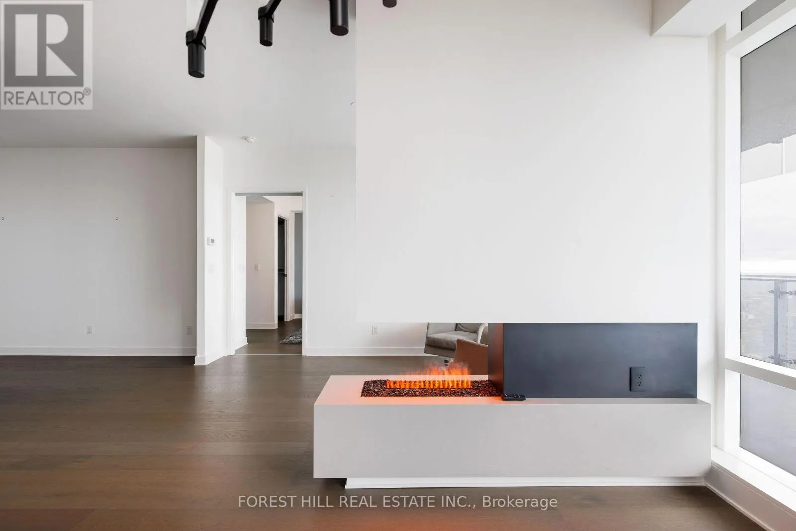 6805 - 1 BLOOR STREET E