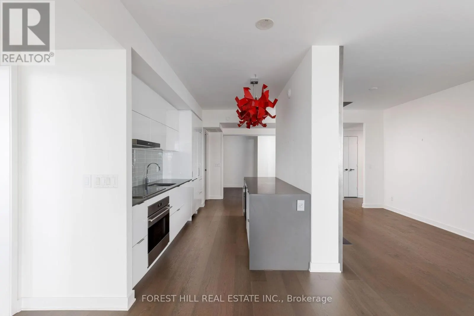 6805 - 1 BLOOR STREET E