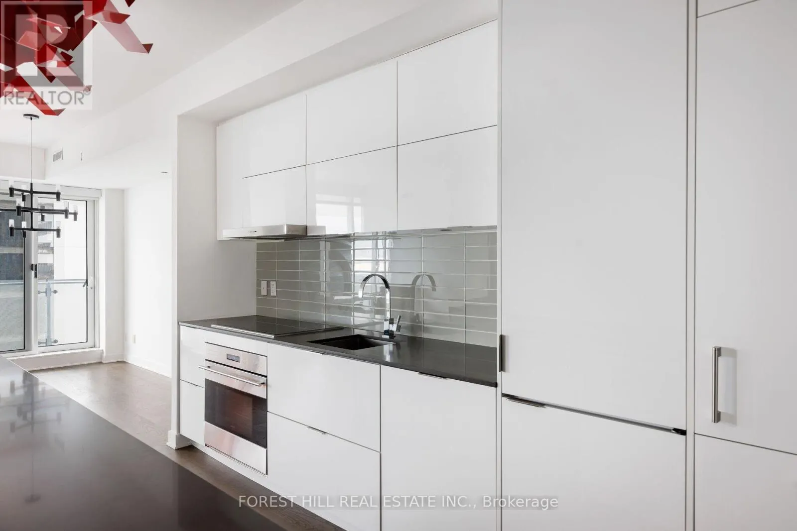 6805 - 1 BLOOR STREET E