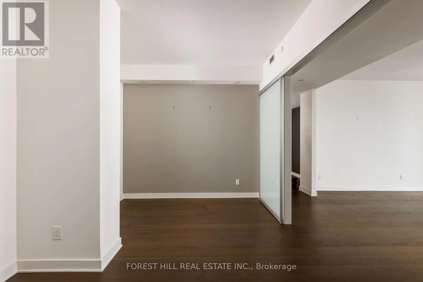 6805 - 1 BLOOR STREET E