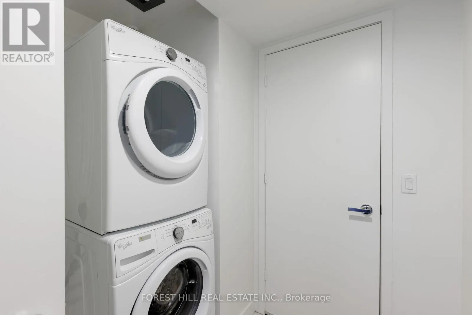 6805 - 1 BLOOR STREET E